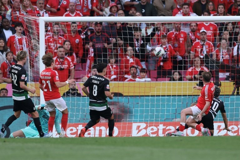 Akturkoglu garantiu o empate do Benfica contra o Sporting Lisboa. AFP