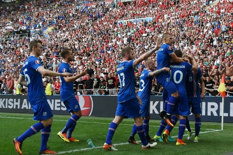 Icelands players celebrate the goal of Icelands midfielder Gylfi Sigurdsson during the Euro 2016 group F football match between Iceland and Hungary at the Stade Velodrome in Marseille on June 18, 2016