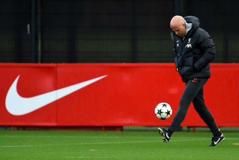 Slot coloca estrelas do Liverpool para descansar