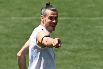 Walcott elogió a la joya del Southampton y la comparó con Bale. AFP
