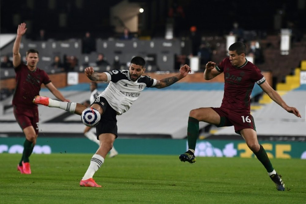 Alexsandar Mitrovic (C) scored as Fulham beat Hull. AFP