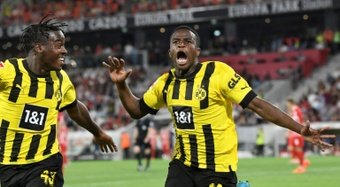 Bynoe-Gittens renueva con el Borussia Dortmund. AFP