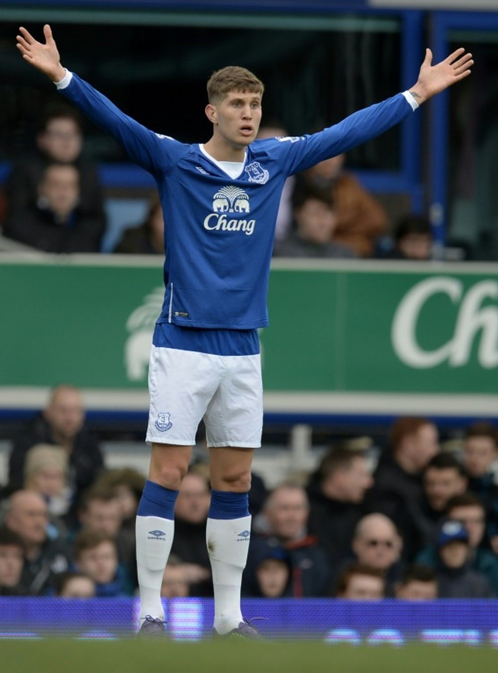 John Stones podría acabar en el Manchester City en cuanto finalice la Eurocopa de Francia. AFP