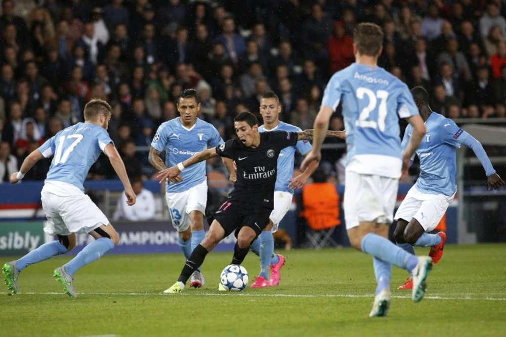 Paris Saint-Germains Angel Di Maria (C) looks for a way through a crowd of Malmo players during their UEFA Champions League group A match on September 15, 2015, at the Parc des Princes stadium