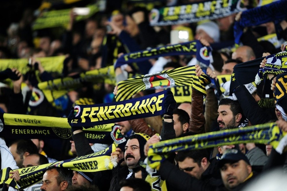 The derby between  Galatasaray and Fenerbahce was postponed for security reasons.BeSoccer