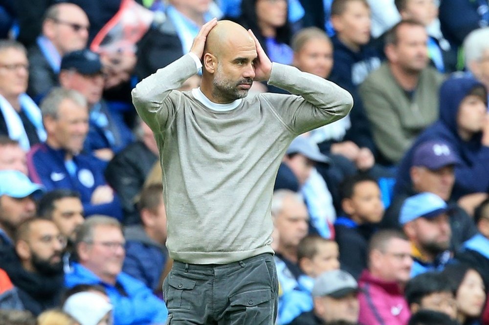 Guardiola organizou seu time com com meiocampistas no centro da zaga. AFP