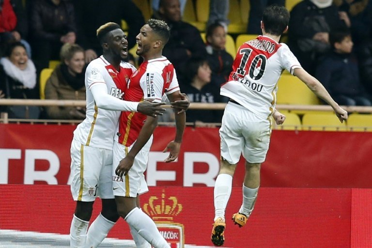 Monacos French Midfielder Tiemoue Bakayoko (L) celebrates with teammates after scoring a goal during the French L1 football match between Monaco (ASM) and Nice (OGCN) at Louis II Stadium in Monaco on February 6, 2016