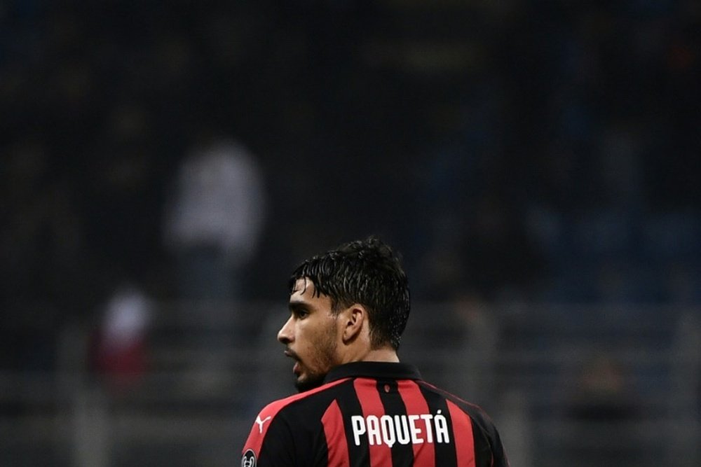 Fiorentina fará uma nova tentativa para contratar o jogador do Milan Lucas Paquetá. AFP