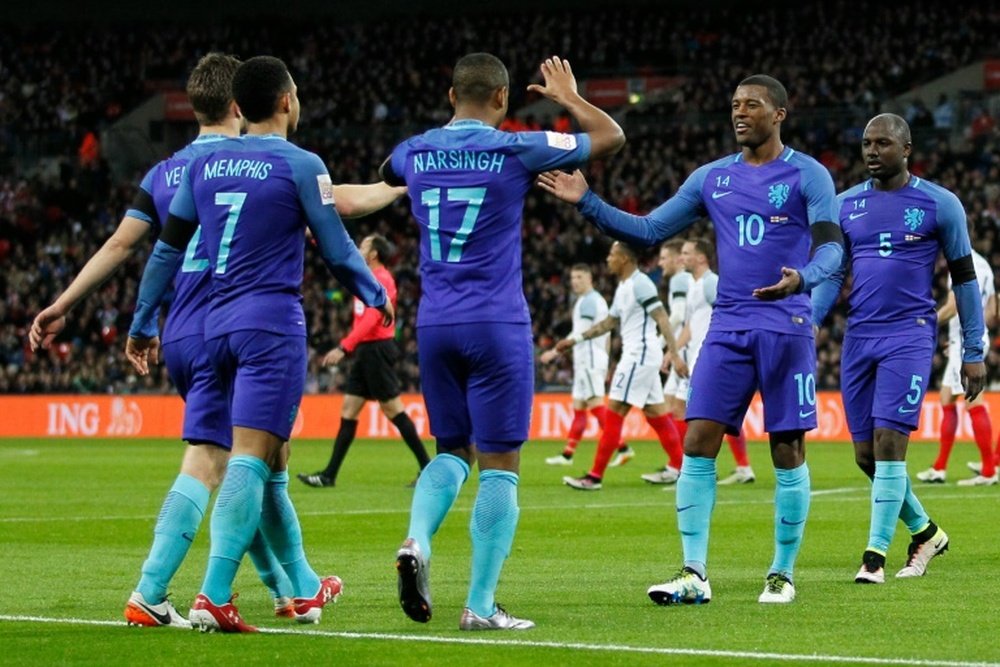 Netherlands striker Luciano Narsingh (C) celebrates scoring their second goal during the international friendly football match against England at Wembley Stadium in London on March 29, 2016
