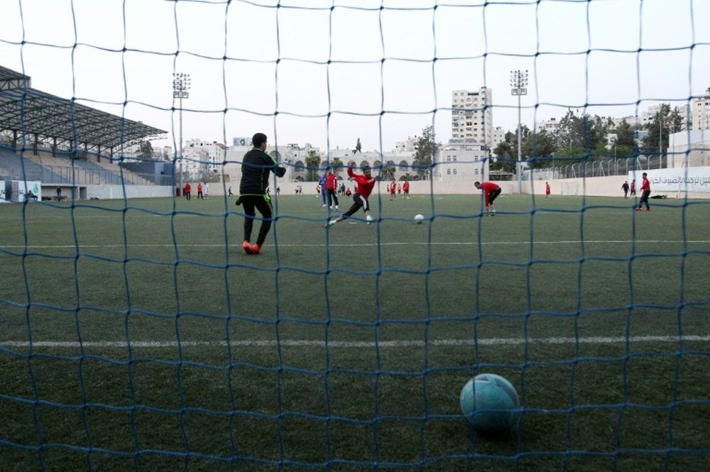 Ahli Al-Khalil football clubs players take part in a training session on April 24, 2015 in the West Bank town of Hebron
