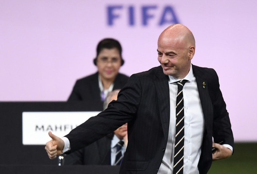 Infantino realizó cinco propuestas sobre el fútbol femenino. AFP