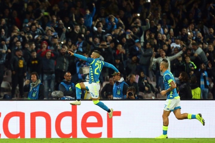 Napoli move top with draw against PSG