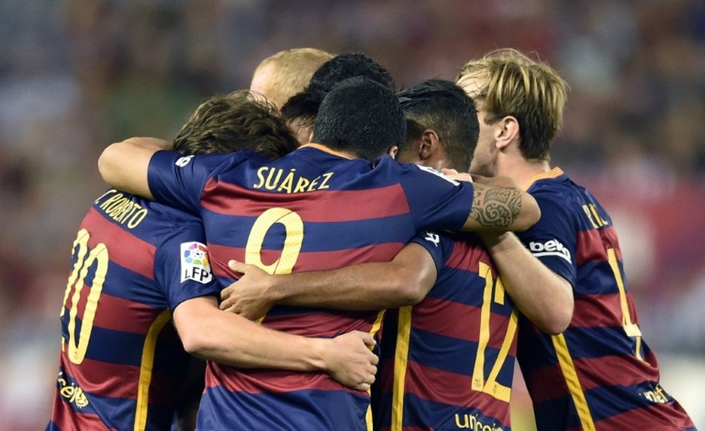 Los jugadores del Barcelona celebran el gol de la victoria en el partido contra el Atlético