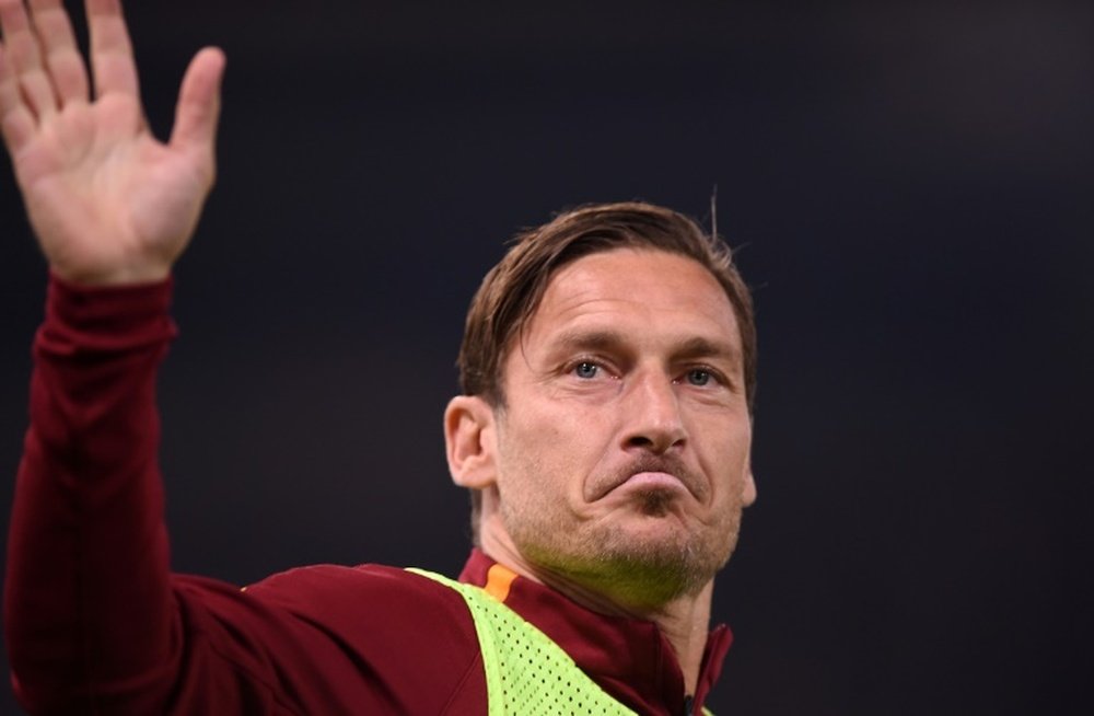 Totti diz adeus aos gramados e queremos rever o onze ideal que jogou com ele na Roma. AFP