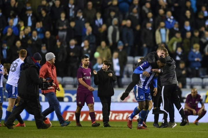 O que levou Agüero a agredir seguidor do Wigan?