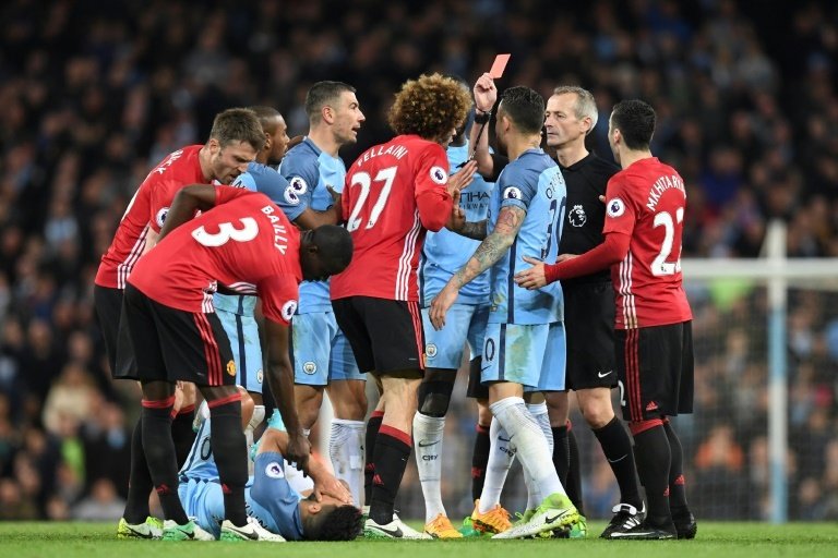 Referee Martin Atkinson (2R) shows the red card to send Manchester Uniteds midfielder Fellaini