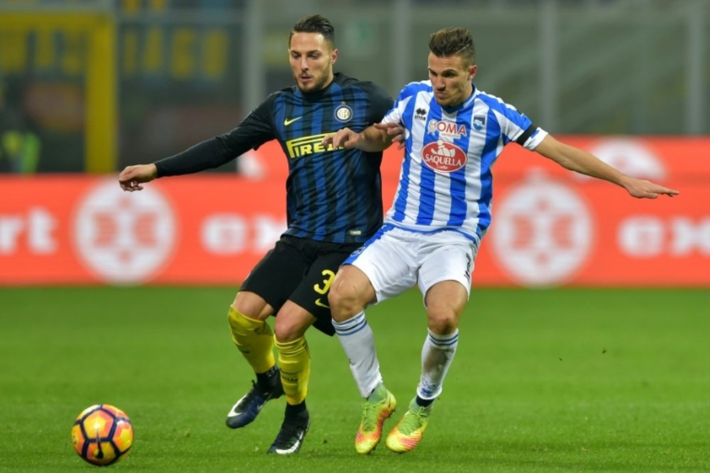 El futbolista italiano continuará como cedido en el Pescara hasta final de temporada. AFP