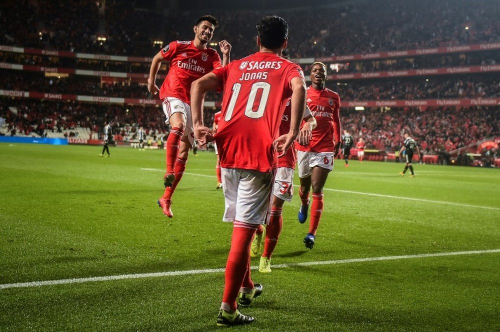 El Benfica golea y hace que el 'clásico' sea de vital importancia. AFP