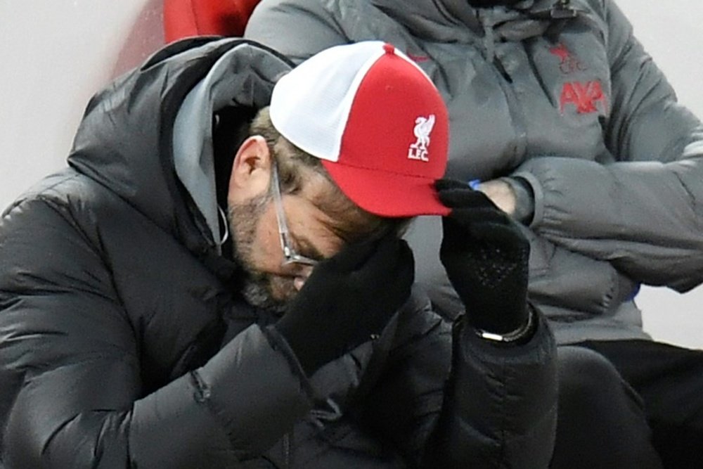 O Liverpool deixa o mercado sem substitutos para Van Dijk e Joe Gomez. AFP