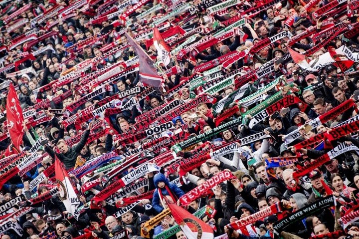 Thousands of Feyenoord fans celebrate Dutch Cup win