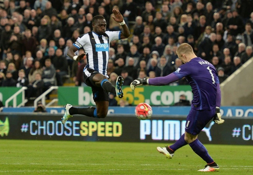 Sissoko closes down Man City's Joe Hart. AFP
