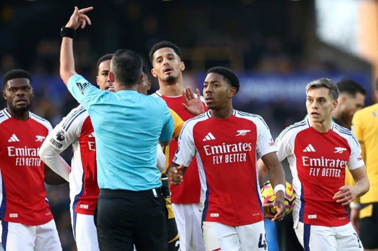 Arsenal win appeal as FA overturn Lewis-Skelly red card