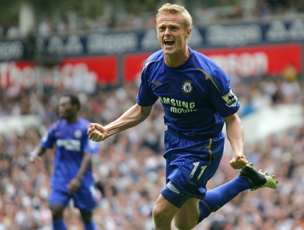 Damien Duff of Chelsea celebrates his goal against Tottenham during a premiership match at White Hart Lane in north London, on August 27, 2005