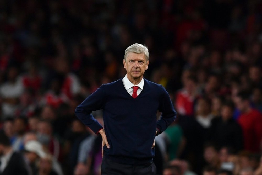 Arsenals French manager Arsene Wenger walks on the touchline at the end of the English Premier League football match between Arsenal and Chelsea at the Emirates Stadium in London on September 24, 2016