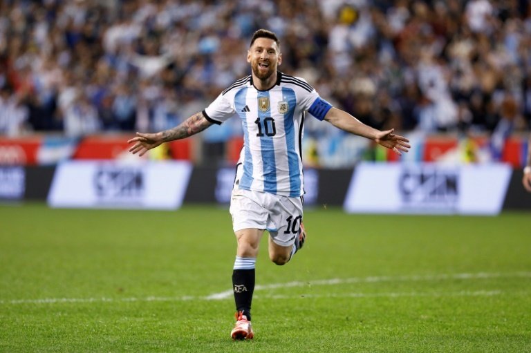 Scaloni cuida a Messi, que se entrenó aparte para evitar riesgos