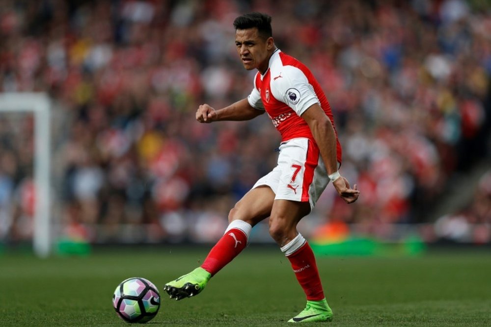 Moses has no plan to stop Arsenal star Sanchez. AFP
