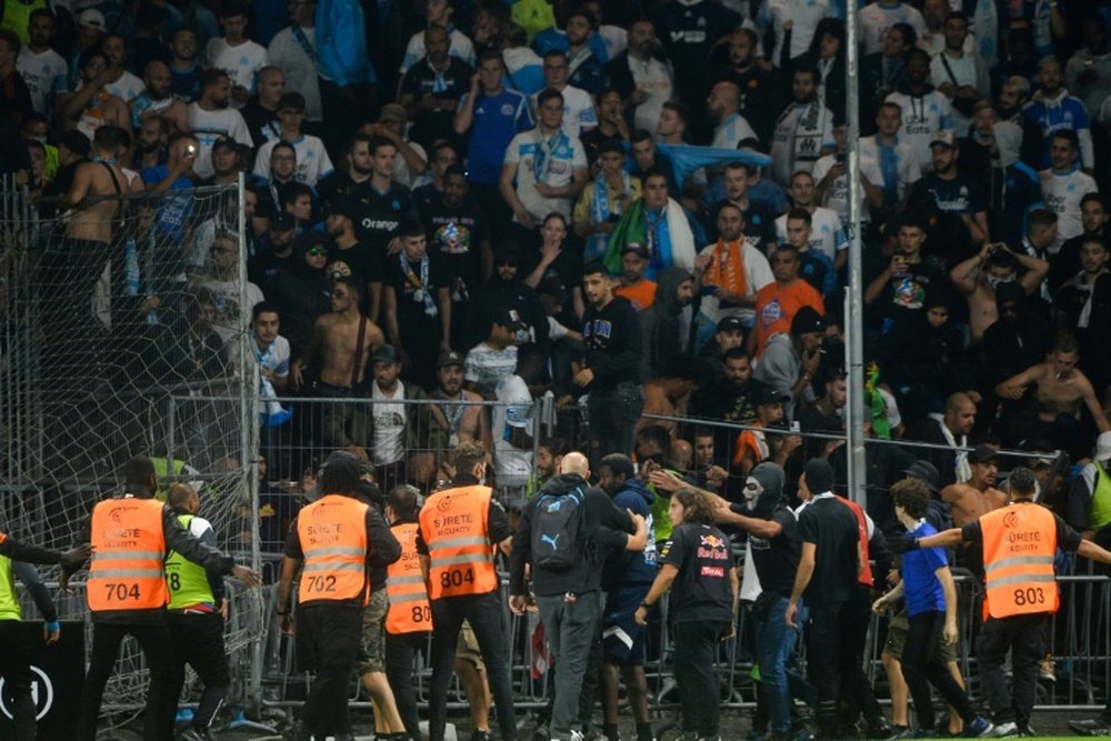 Cinco hinchas del Angers, detenidos por los incidentes ante el Marsella. AFP