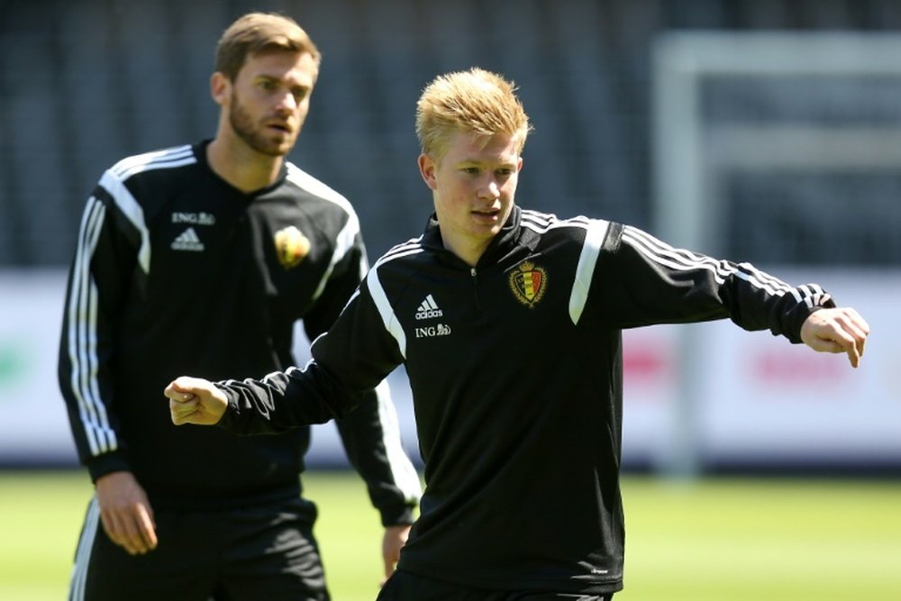 Kevin De Bruyne (R) is just one of several German league stars tempted by Premier League cash before the closure of the transfer window in Germany on Monday