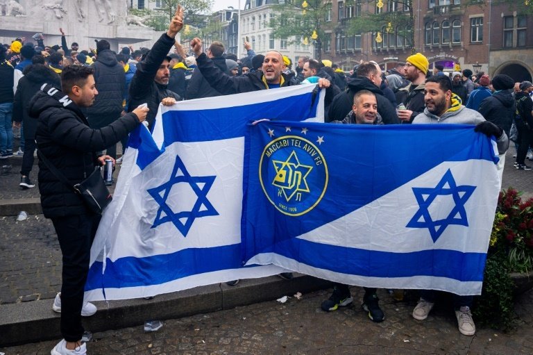 El alto representante de la Unión Europea para Asuntos Exteriores, Josep Borrell, condenó este viernes los actos de violencia en Ámsterdam contra hinchas de fútbol israelíes del Maccabi Tel Aviv y dijo que "cualquier manifestación de antisemitismo o racismo es inaceptable".