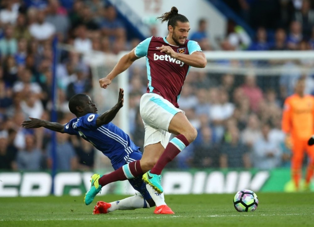 West Ham striker Andy Carroll (R) is tackled by Chelsea's midfielder N'Golo Kante. AFP