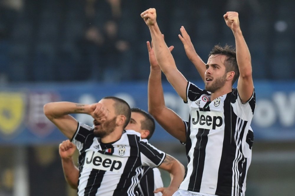 Juventus midfielder Miralem Pjanic (R) celebrates with team-mates. AFP