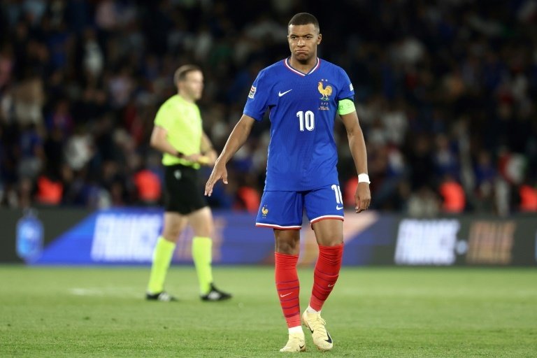 Mbappé podría dejar la capitanía de Francia, pero solo si él quiere. AFP