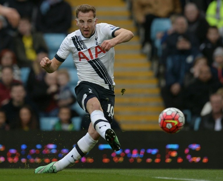 Tottenham Hotspurs striker Harry Kane attempts a shot on goal during the English Premier League football match between Aston Villa and Tottenham Hotspur at Villa Park in Birmingham, central England on March 13, 2016