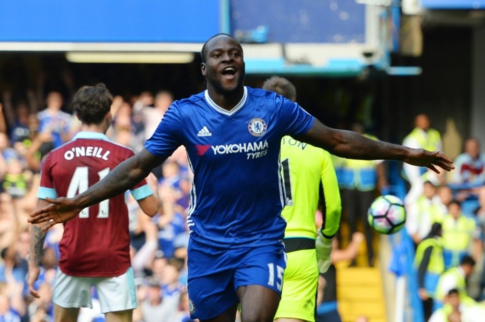 Es el momento de Moses en el Chelsea. AFP