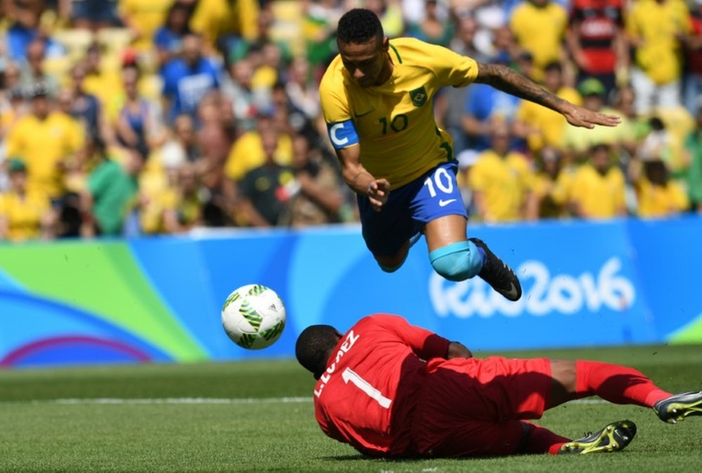 Neymar pasó por encima de Honduras con un doblete. AFP
