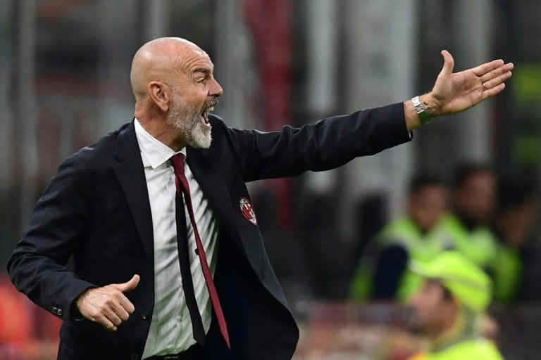 Stefano Pioli continua sendo técnico do Milan. AFP