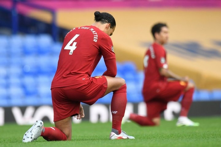 Medo em Liverpool: Van Dijk é dúvida para a Champions