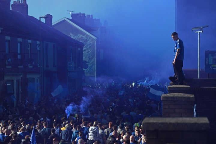 Crisis en el Everton: la directiva recibió amenazas y no asistirá al partido