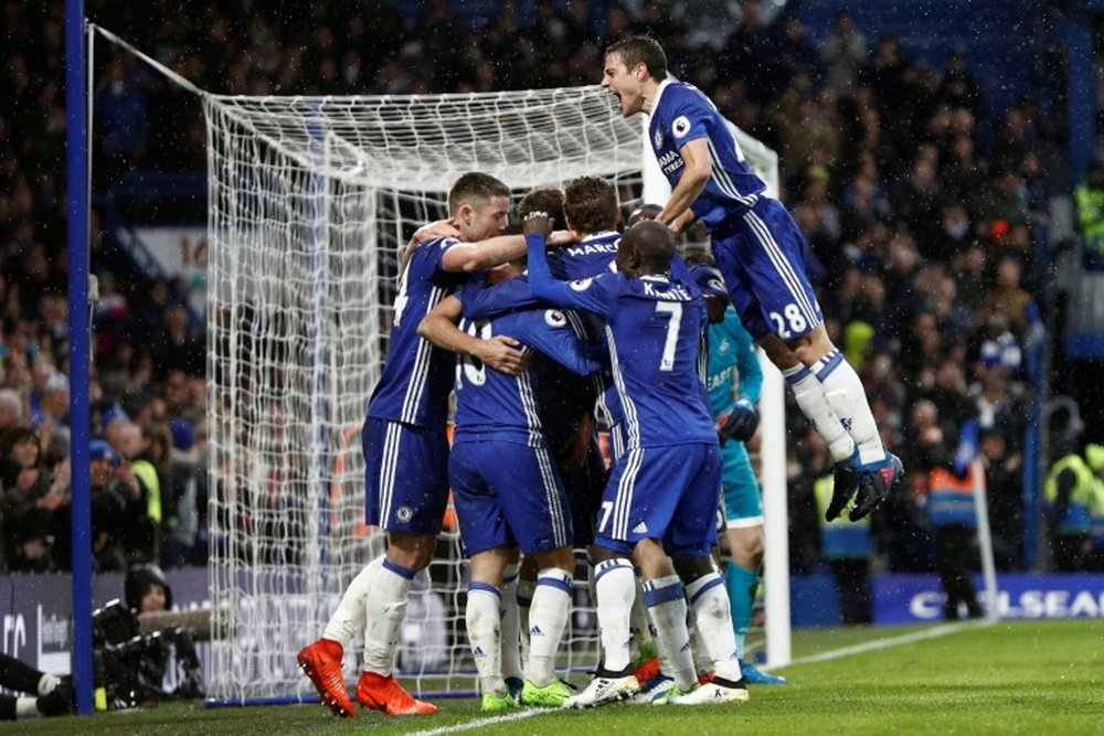 El Chelsea se asegura el futuro de sus cedidos. AFP