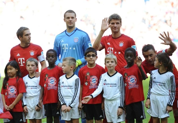 Bundesliga stars back support for refugees in Germany