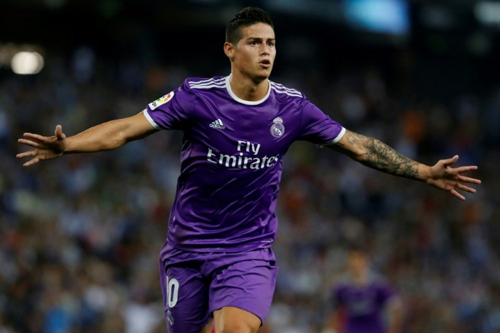 James podrá jugar contra el Madrid. AFP