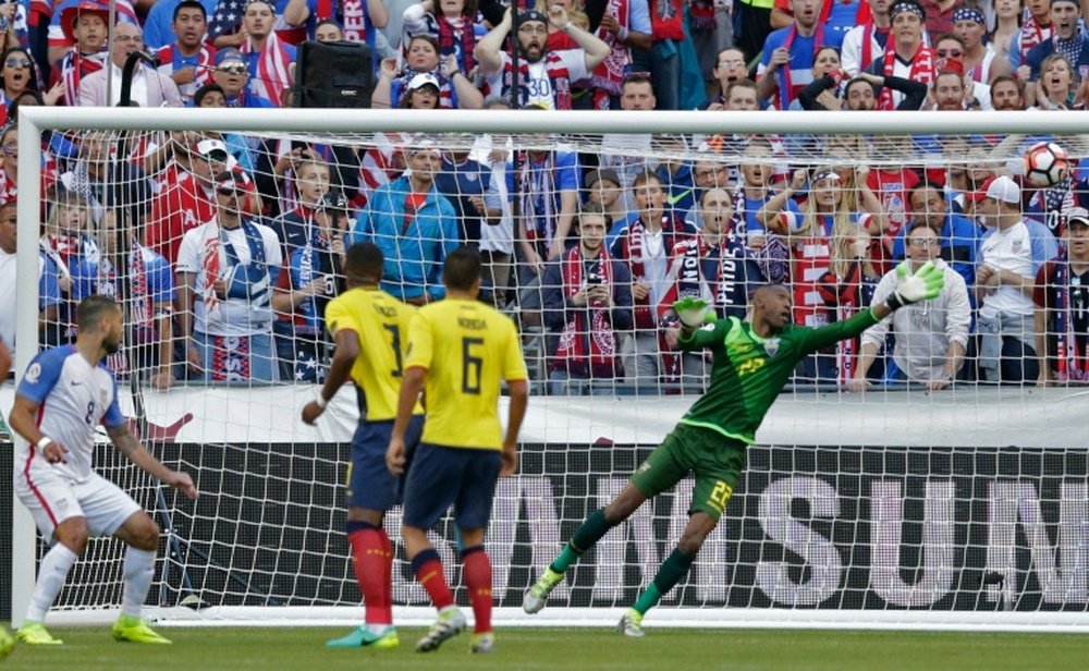 USAs Clint Dempsey (L) scores a header against Ecuador during their Copa America Centenario quarterfinal match, in Seattle, Washington, on June 16, 2016