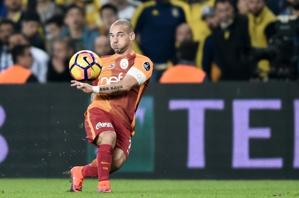 Sneijder lifts lid on Gala exit. AFP