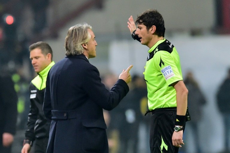 Inter Milans coach Roberto Mancini gets a red card from referee Antonio Damato during the Italian Serie A football match between AC Milan and Inter Milan at San Siro Stadium in Milan on January 31, 2016