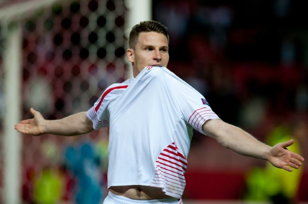 Sevillas forward Kevin Gameiro celebrates on April 14, 2016