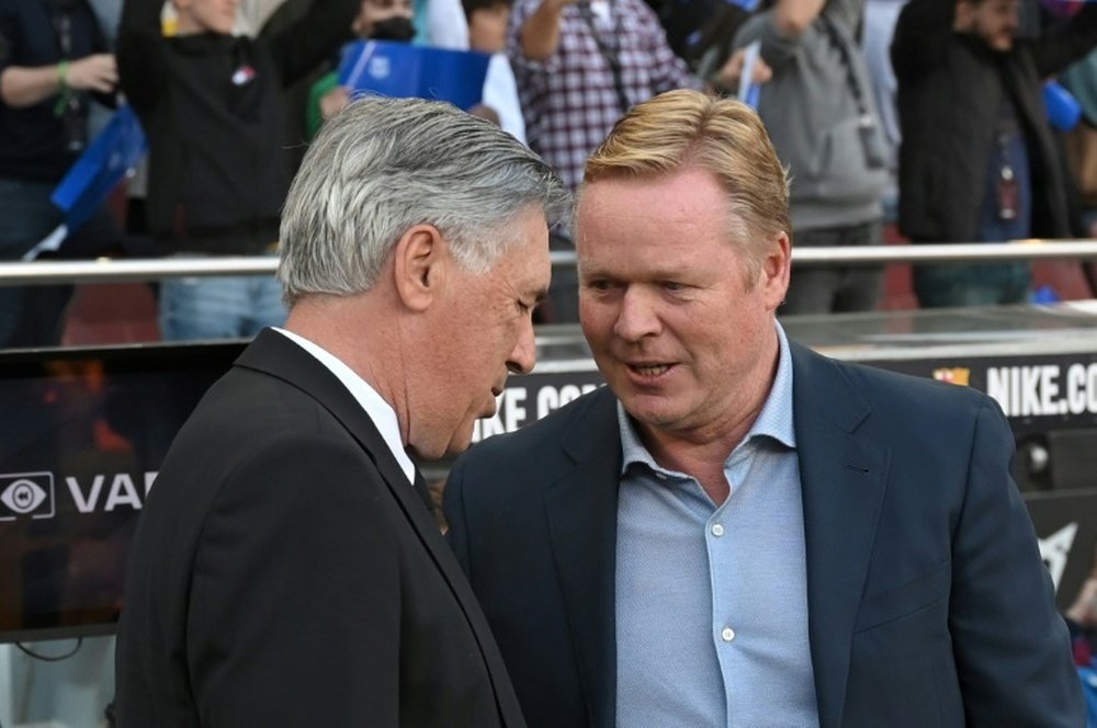 Ancelotti had a nice gesture with Koeman. AFP